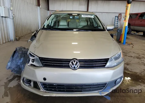 2013 Volkswagen Jetta Tdi z USA, uszkodzony, nr VIN 3VWLL7AJ3DM230460